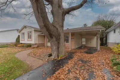 Beautiful 2 Bedroom Basement Apartment – All Utilities & Parking
