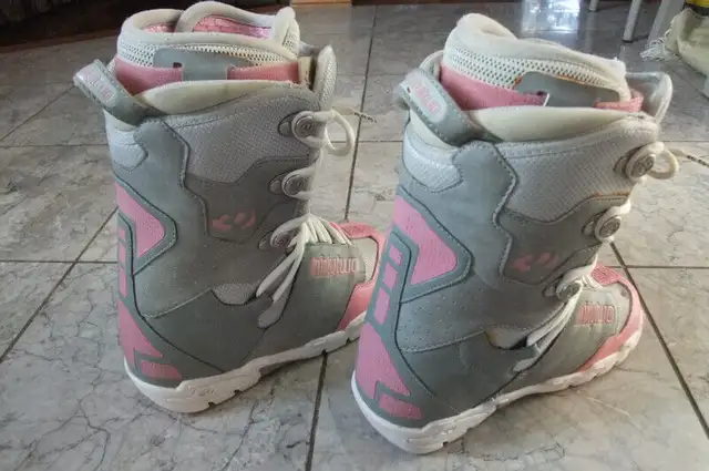 ThirtyTwo Lashed Snowboard Boots Pink/Grey in Snowboard in Calgary - Image 3