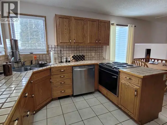 7110 99A Street Peace River, Alberta in Houses for Sale in Grande Prairie - Image 9