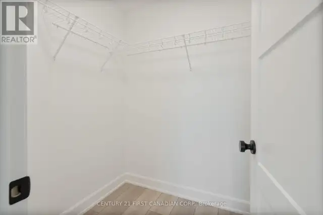 21 HAMILTON STREET North Middlesex (Ailsa Craig), Ontario in Houses for Sale in Grand Bend - Image 24