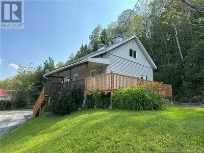 Parfaite pour premiers acheteurs ! Bienvenue au 660, chemin Canada, une charmante propriété de 1 ½ é...