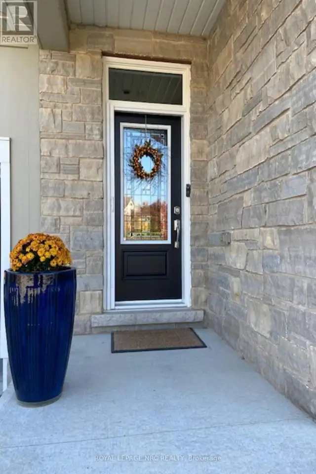 17 STONERIDGE CRESCENT Niagara-on-the-Lake (St. Davids), Ontario in Houses for Sale in St. Catharines - Image 4