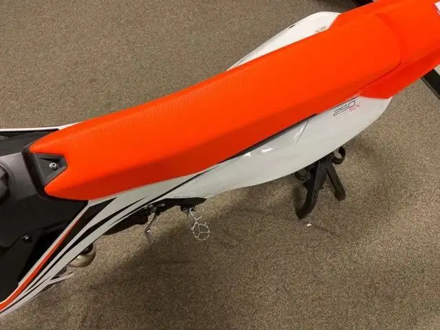 2024 KTM 250 SX in Dirt Bikes & Motocross in Calgary - Image 17