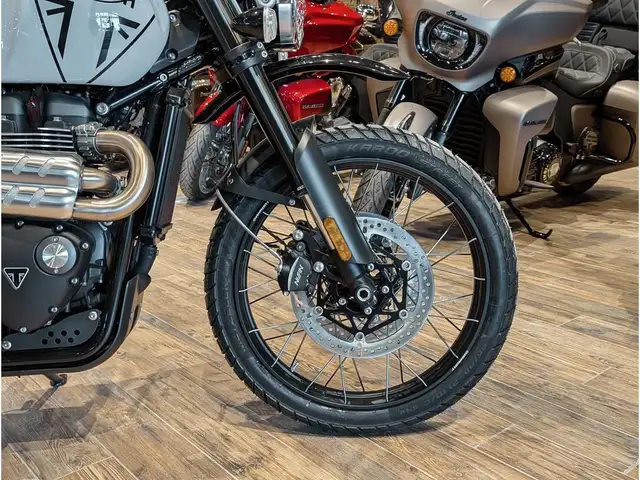2025 Triumph Scrambler 1200 X // Ash Grey w/ Headlight Grill, Hi in Sport Bikes in Winnipeg - Image 5