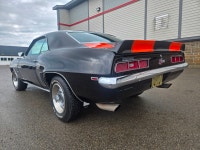 Z28 tribute. Fresh GM Carte motor 350ci 330hp and M21 4 speed manual transmission with 12 bolts POSI... (image 4)