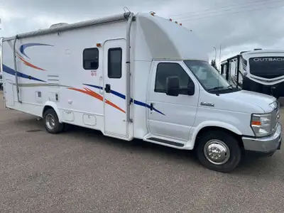 The 2012 Lexington 265DS hits that perfect balance for a Class C motorhome—small enough to handle wi...