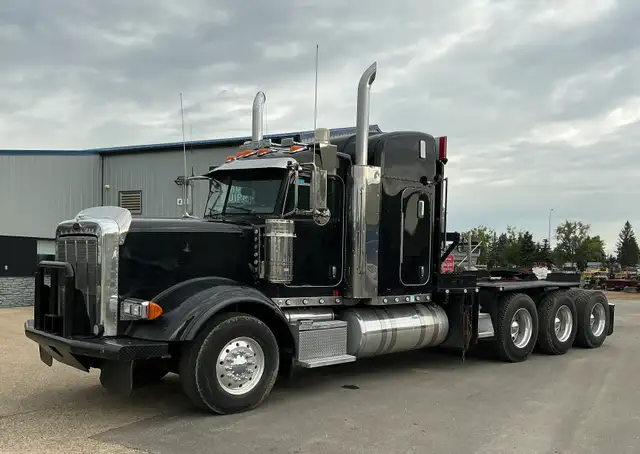 2012 PETERBILT 367 Winch Truck in Heavy Equipment in St. Albert - Image 2