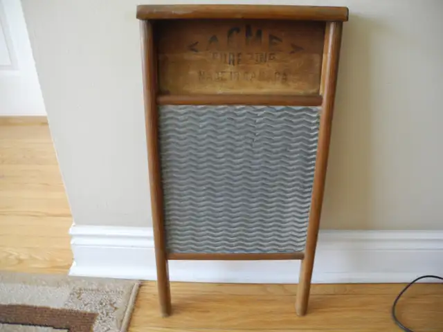 VINTAGE WASHBOARD WOOD & STEEL in Arts & Collectibles in City of Toronto - Image 3