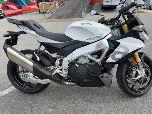 2022 Aprilia Tuono V4 1100 in Street, Cruisers & Choppers in Vancouver - Image 5