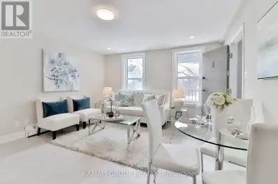 UNIT 1 - 81 MCMILLAN DRIVE Oshawa (O'Neill), Ontario