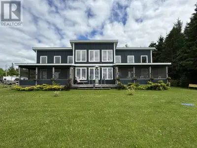 Here is a waterfront beauty! From the time you start to drive up the laneway until you have finished...
