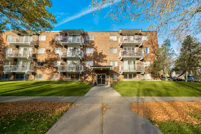 Studio - 10250 115 St. NW