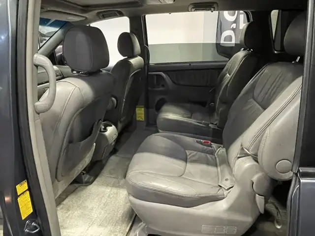 2007 Toyota Sienna XLE LTD AWD in Cars & Trucks in City of Montréal - Image 13