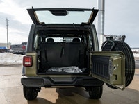 Welcome to Barrie Dodge Chrysler Jeep. 2.0L I-4 intercooled turbo engine - 4x4 drivetrain - Bucket s... (image 7)