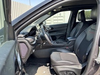 // ACCIDENT FREE!! // Built for drivers who want real Jeep capability in a compact SUV, this 2024 Je... (image 2)