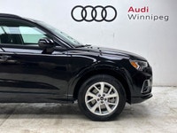 WOW, Local Trade with only 13,100km!! Drive a compact, easy to park luxury SUV at a budget friendly... (image 5)