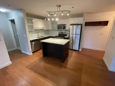 This beautiful 2 bedroom, 1 bath condo in Stonebridge offers a modern kitchen with plenty of cabinet...