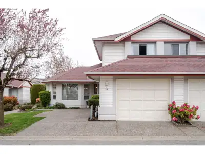 Welcome to Elwood Estates, a well-maintained gated townhouse community in Abbotsford. This updated 3...
