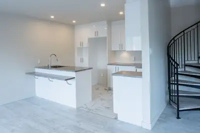 OFFRE EXCLUSIVE DÉMÉNAGEZ SANS SOUCI ! 5 disponible dès le 1er juillet 4 à partir de 1 600$ / mois V...