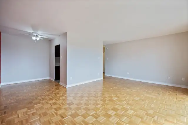 Beautiful Large Bachelor/Studio Apartment for Rent in Long Term Rentals in City of Toronto - Image 12