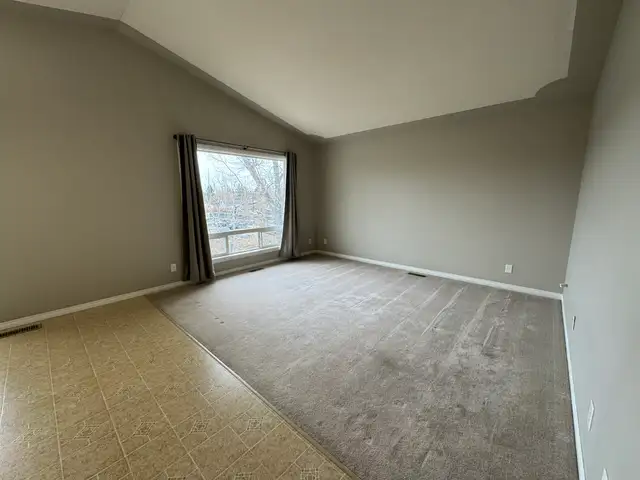 Spacious 2 Bed Apt with Covered Parking - Small Pet Friendly! in Long Term Rentals in Red Deer - Image 7