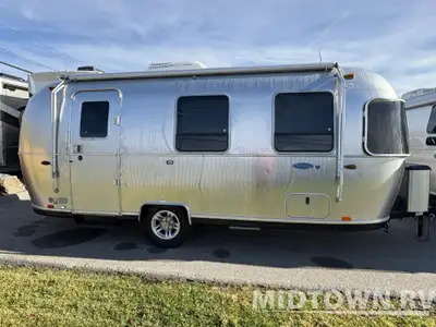 The 2018 Airstream Sport 22FB combines iconic design with practical comfort in a lightweight, easy-t...