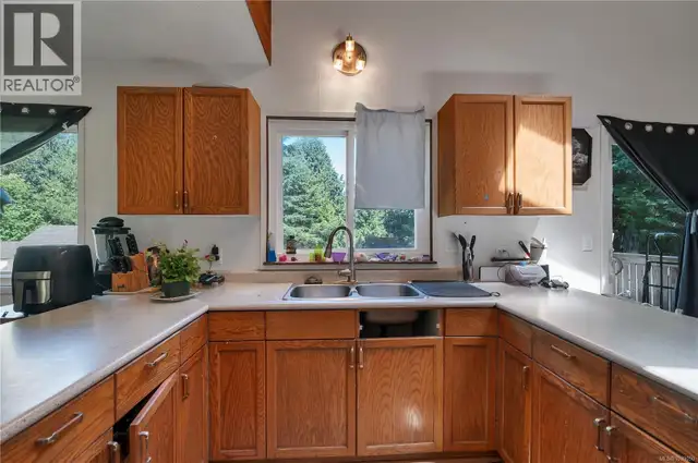 1376 Hooley Rd Quadra Island, British Columbia in Houses for Sale in Campbell River - Image 10