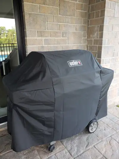 BBQ WEBER II CSS-315 AU GAZ NATUREL EN STAINLESS STEEL AVEC HOUSSE COMME NEUF UTILISER JUSTE 2 FOIS...
