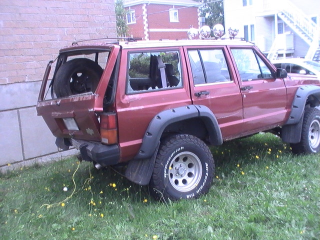 À vendre pour projet : 2 Jeep cherokee XJ 1990 — photo 3