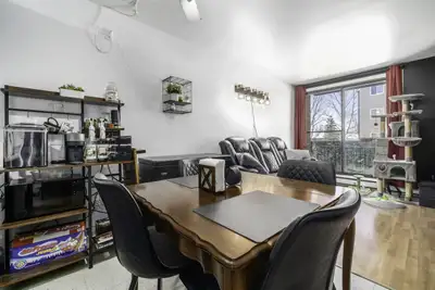 Appartement 3 et demi dans un immeuble situé à proximité du Cégep de Lévis-Lauzon, dans un quartier...