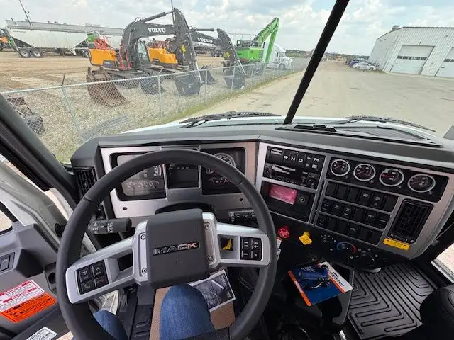 2025 Mack Anthem 64T D/C mDRIVE S40R - mixer in Heavy Trucks in Regina - Image 18