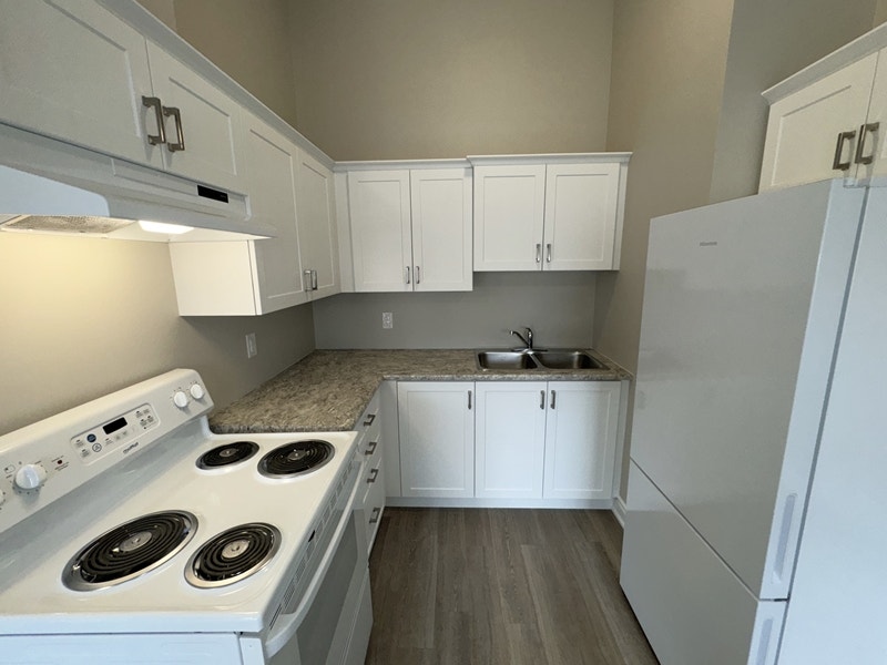 Beautiful Newly Renovated 1 Bedroom Apartments Available Now 4
