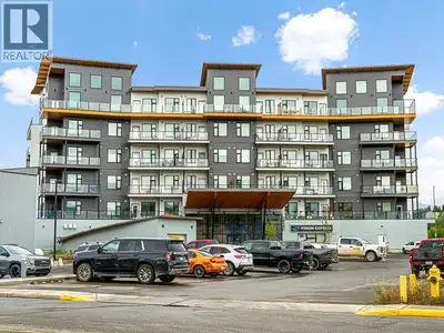 Sunshine, Style and Downtown Convenience - Welcome Home! To this beautiful, immaculate second-floor...