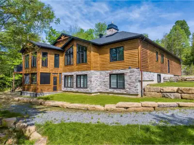 Welcome to the peaceful oasis of 122 Inukshuk Road. Nestled within a semi-gated community, this prop...