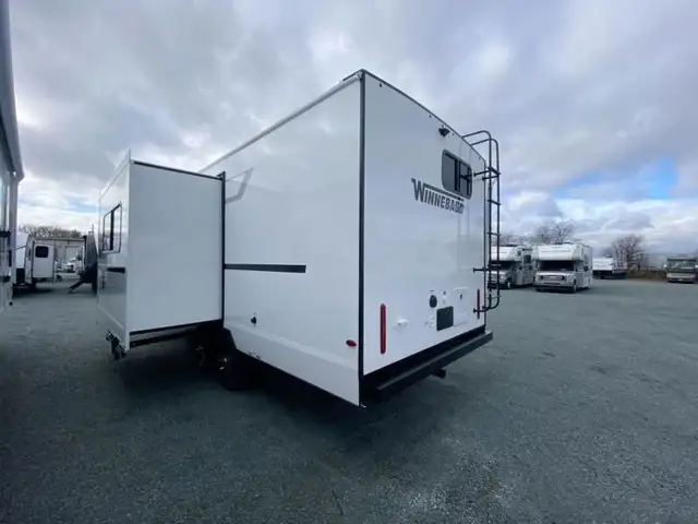 2026 Winnebago Thrive 22MBH in Travel Trailers & Campers in Bedford - Image 10