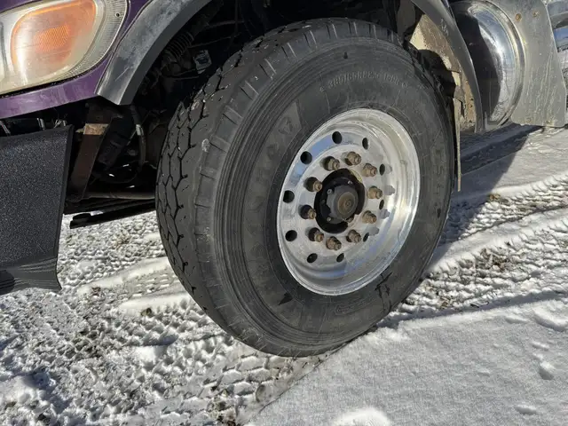 2005 PETERBILT 335 in Heavy Trucks in Saskatoon - Image 51