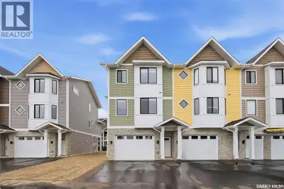 Welcome to 135–3220 11th Street West. A brand new, end unit, contemporary 3-storey townhouse offerin...