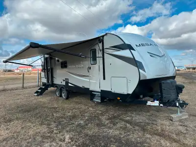 This is a very well constructed lite weight trailer. Sleep 6. AC, Thermal Package, all year living....