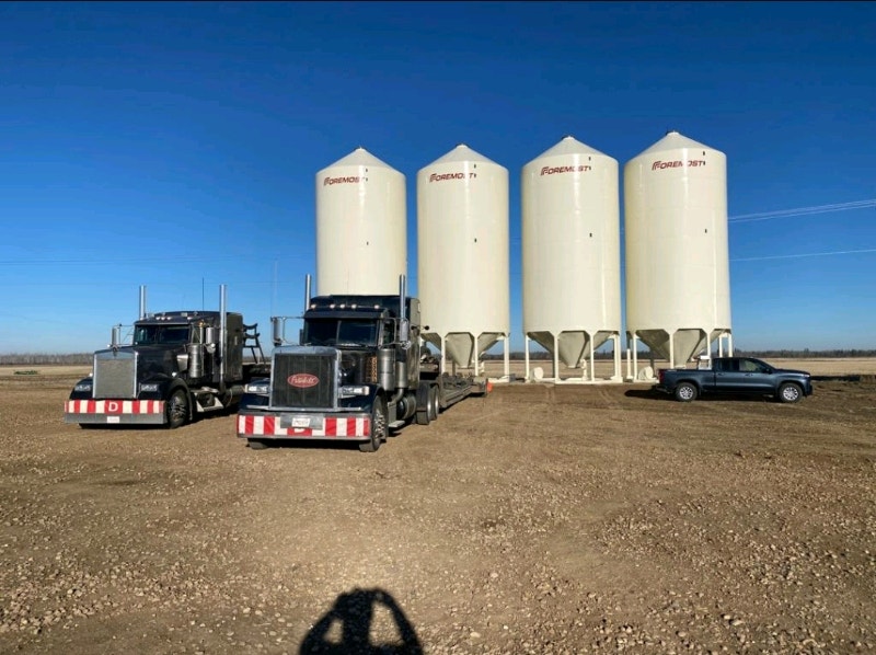 Foremost Grain and Fertilizer bins. Farming Equipment Grande