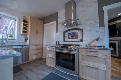 12 minutes north of Calgary, or 12 minutes NW of Airdrie. Walkout level of an acreage home that come...