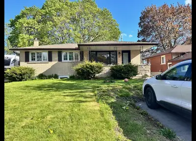 Gorgeous 2-Bedroom Apartment Lower Level of Bungalow! (2)