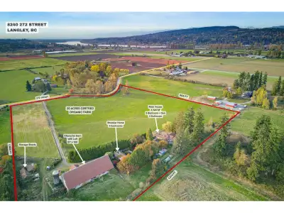 BREATHTAKING PANORAMIC MOUNTAIN & PASTORAL VIEWS! Trade cramped city living for expansive space & co...