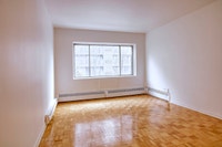 Akelius two bedroom apartment for rent. Located near Av. Wilderton in the Cote-des-Neiges neighborho... (image 5)