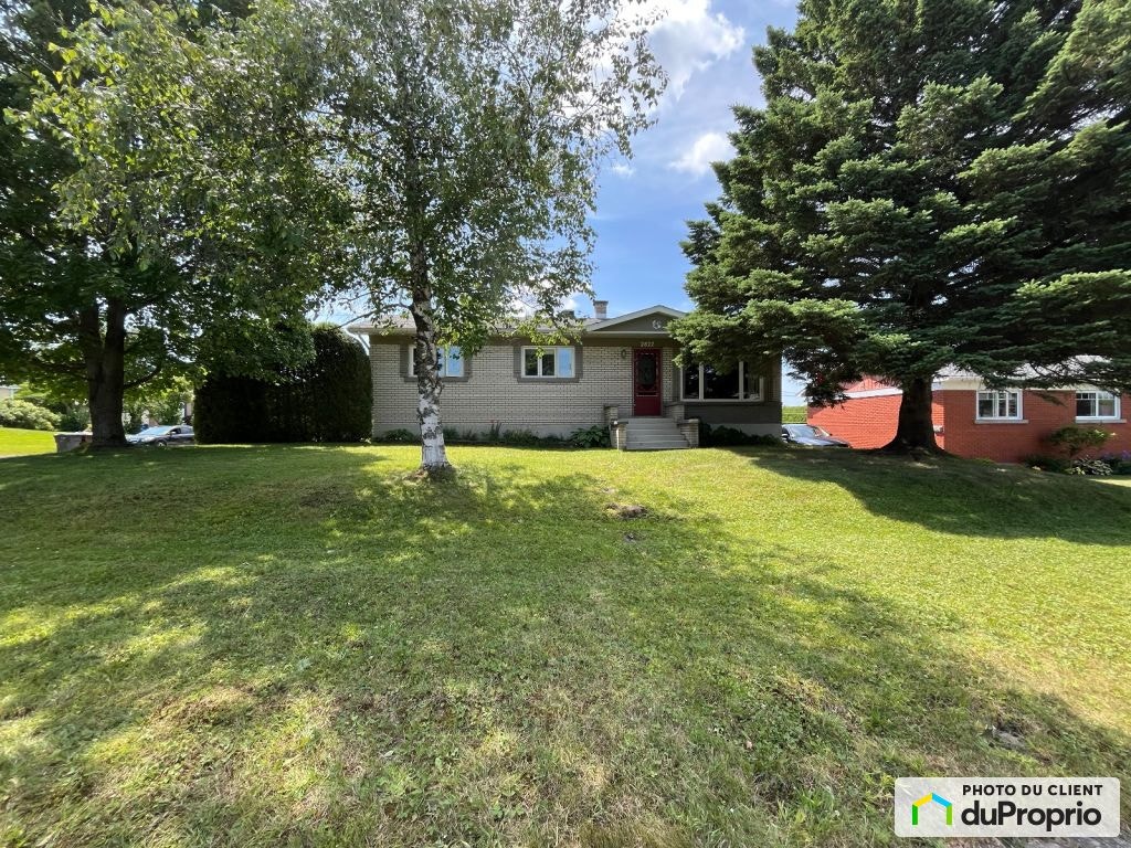 $424,000 - Bungalow for sale in Sherbrooke (Fleurimont) — photo 1