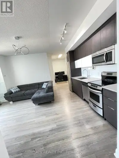 Contemporary And Luxury Condo Living At The Waterfront Toronto. A Stunning And Bright 1 Bedroom + De...