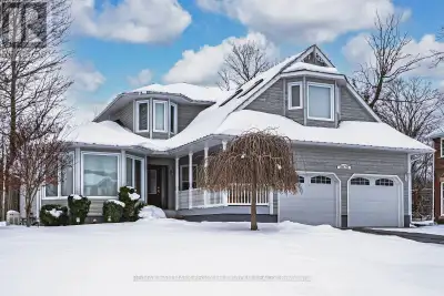 STUNNING 3,700+ SQ FT FAMILY RETREAT STEPS TO LAKE SIMCOE & FRIDAY HARBOUR, SHOWCASING MODERN UPGRAD...