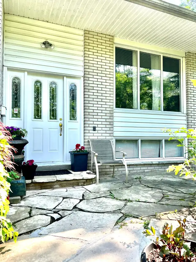 3 bedroom house, close to QEW/403, UofT, ready from Sept 1st63351298378881121