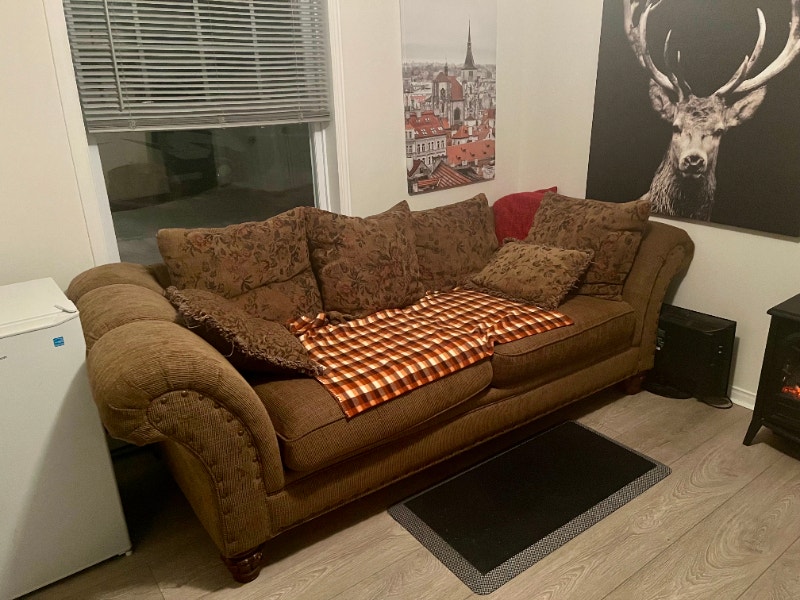 Beau grand divan sofa en bonne condition Sofas et futons