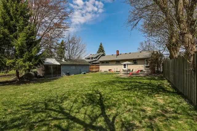BUNGALOW LIVING IN THE HEART OF SMITHVILLE - 3 BED, 1 BATH in Houses for Sale in Hamilton - Image 10