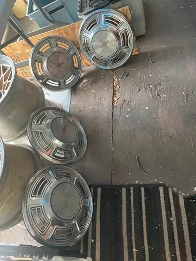 Set of four 14 inch hubcaps fits 1970 Chevelle/El Camino very nice condition.